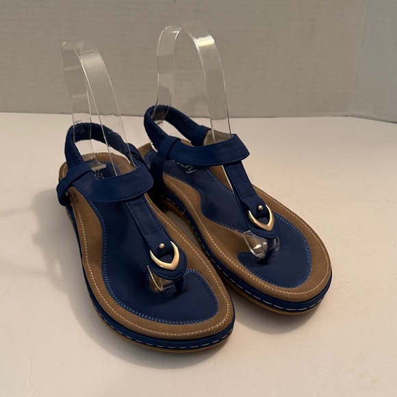 Women’s Blue Sandals with Gold Accents Sz 39 - Picture 1 of 7